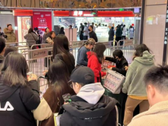 《漫库王府井喜悦店举办<哑舍>签售活动